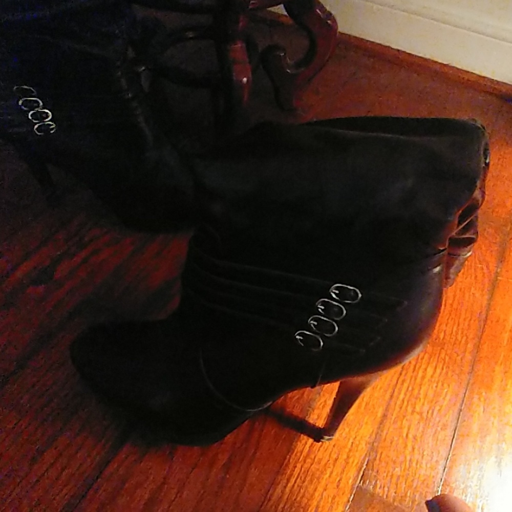 Boots - Picture 3 of 3
